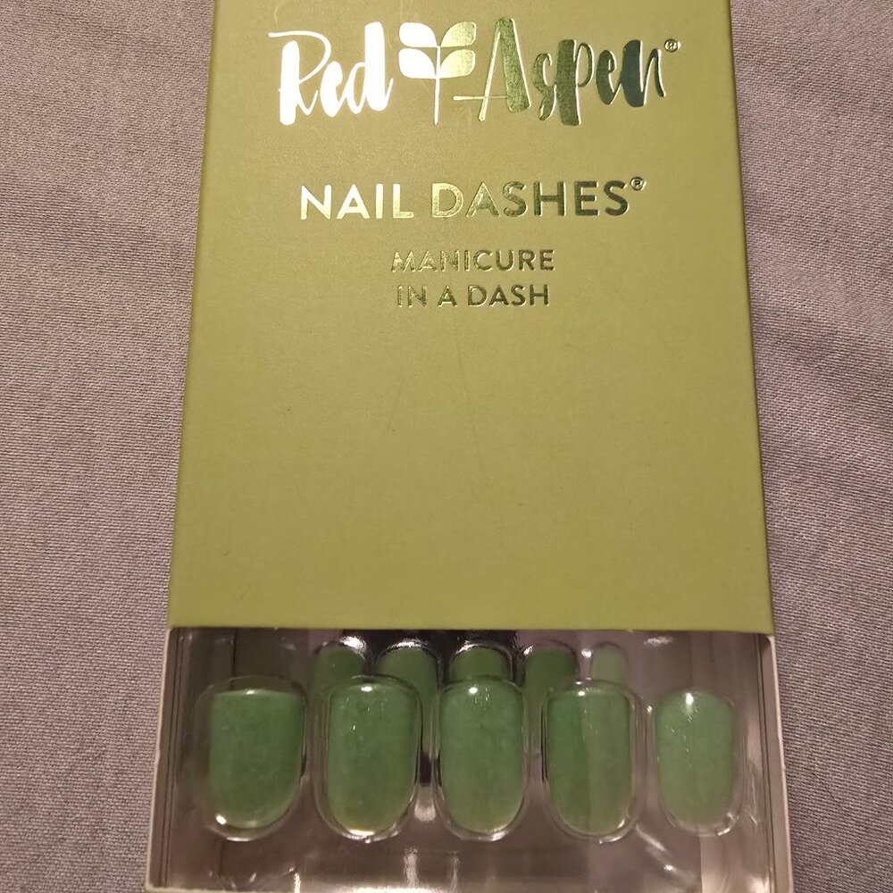 Red Aspen Nail Dashes ✨Cool Kiwi Boyd - NIB